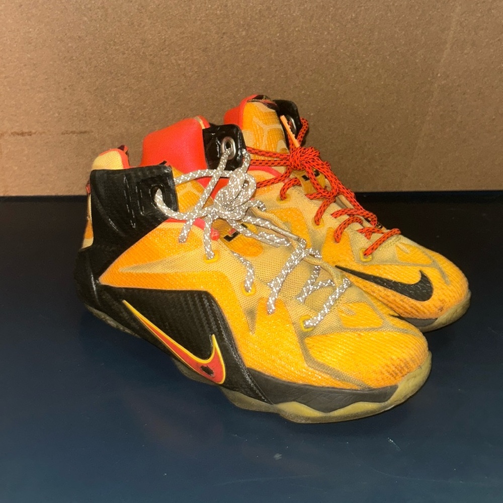 Nike boys 5.5